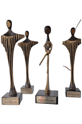 statuetki otrzymane przez Pracownię Krawiecką Atelier Hanny Bieńkowskiej za suknie wyjściowe szyte na miarę